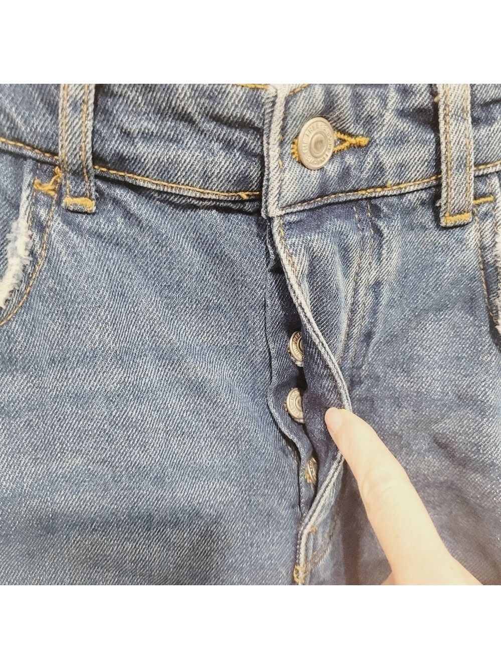 We the Free distressed button fly High rise jean - Picture 6 of 11
